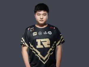 簡自豪